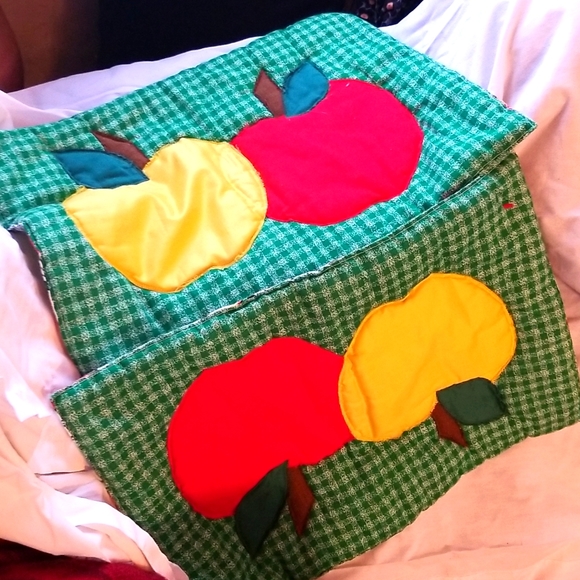 Vintage Quilted Apple Placemats - 2 sided - Farmhouse Handmade Patchwork - Picture 3 of 3